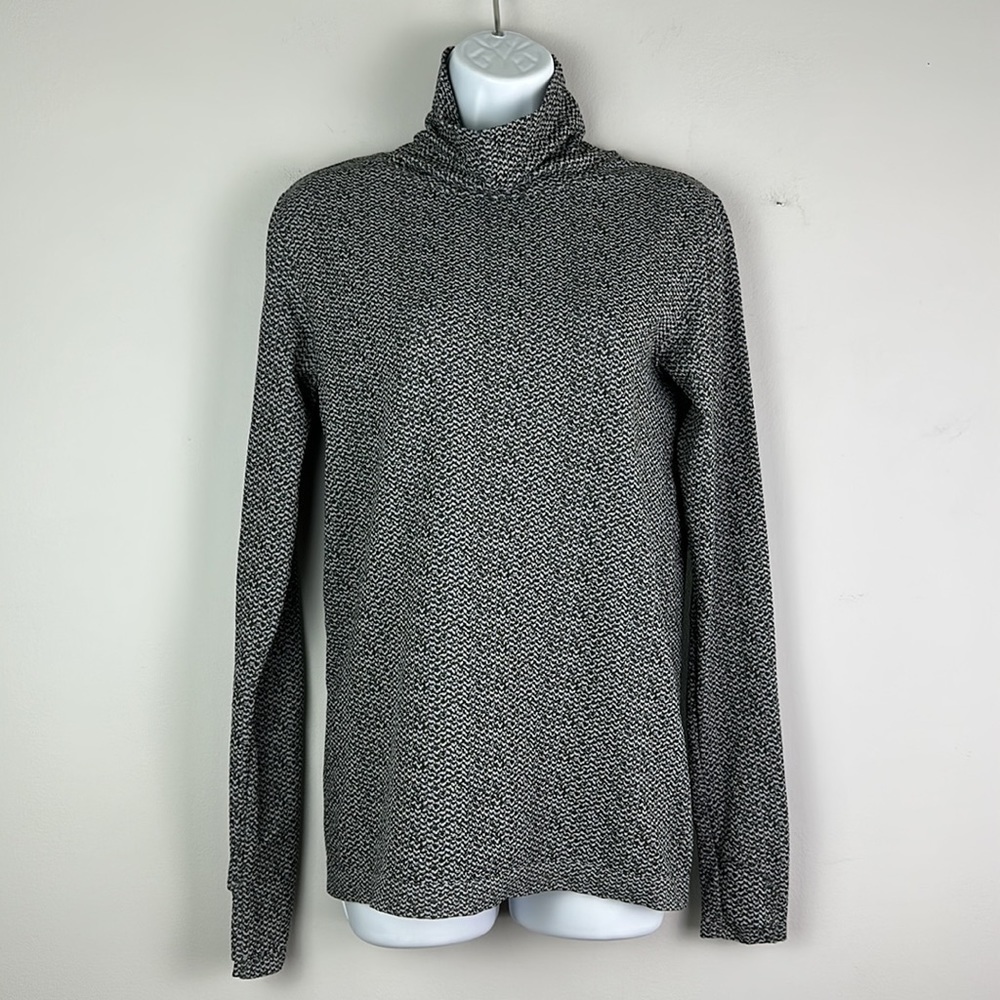 Athleta Flurry Peak Long Sleeve Fitted Turtleneck Top Base Layer Hiking Athletic